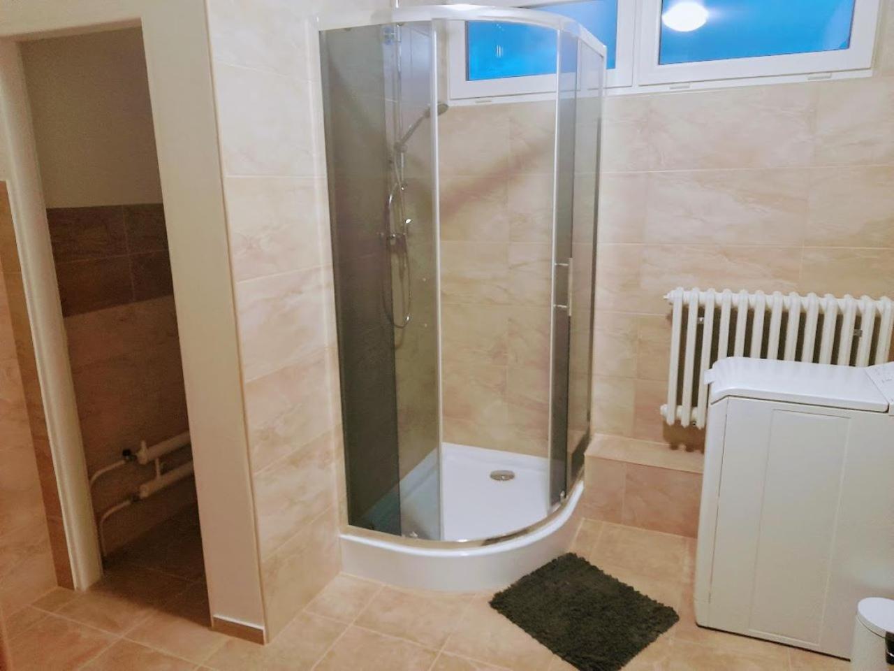 Lev I Sova Lejlighedshotel Mělník Eksteriør billede